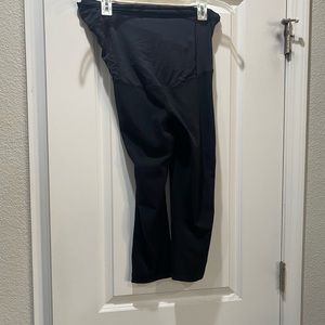 Capri maternity leggings by Isabel